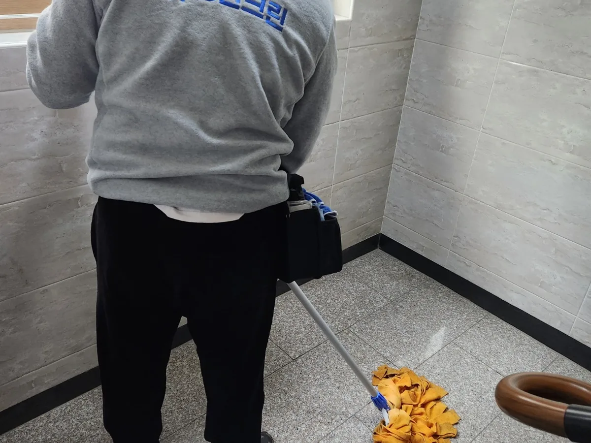 창원시 마산회원구 구암동 건물 복도·대기 동선 야간 위생청소 사례 - 행진크린