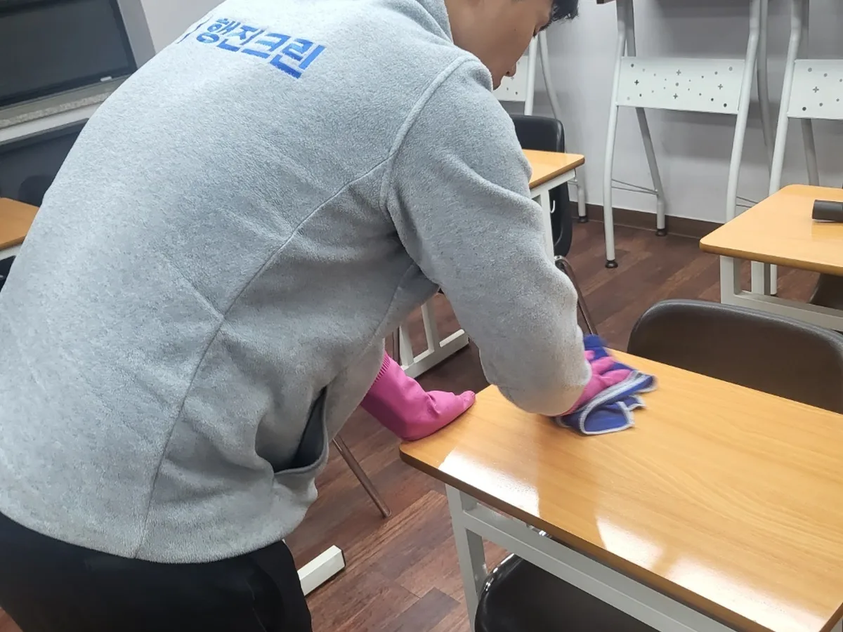 창원시 마산합포구 대외동 유치원 책걸상 교실 위생청소 사례 - 행진크린