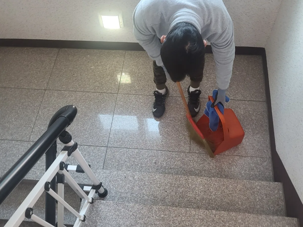 창원시 의창구 명곡동 빌라 공동현관 장비 주변 정밀 위생청소 사례 - 행진크린